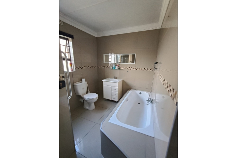 To Let 2 Bedroom Property for Rent in Beacon Bay Eastern Cape